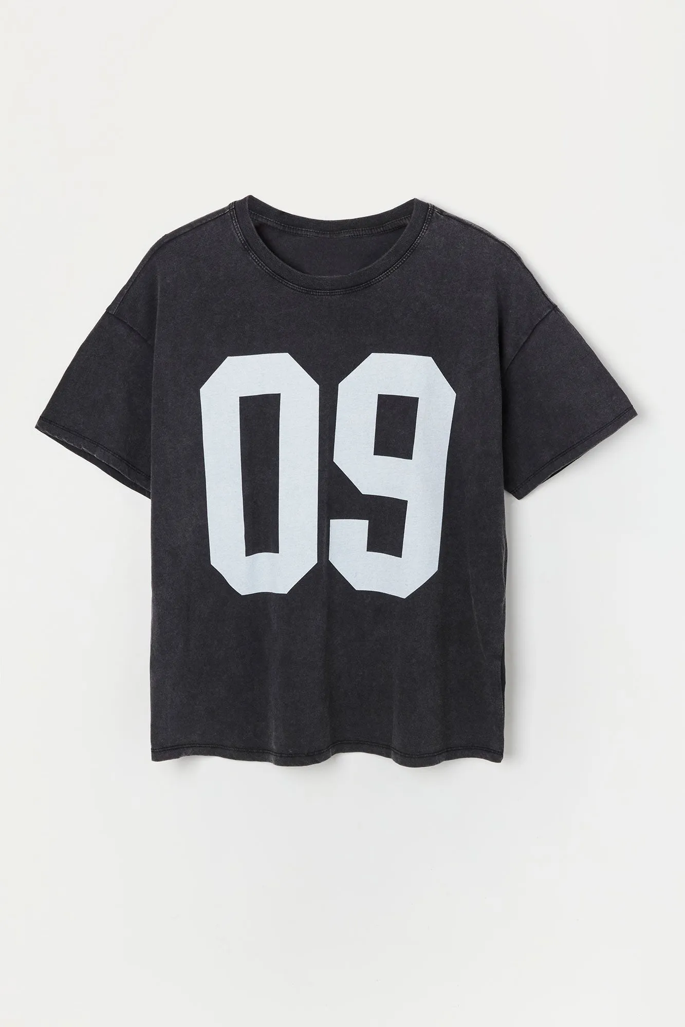 09 Graphic Washed Boyfriend T-Shirt