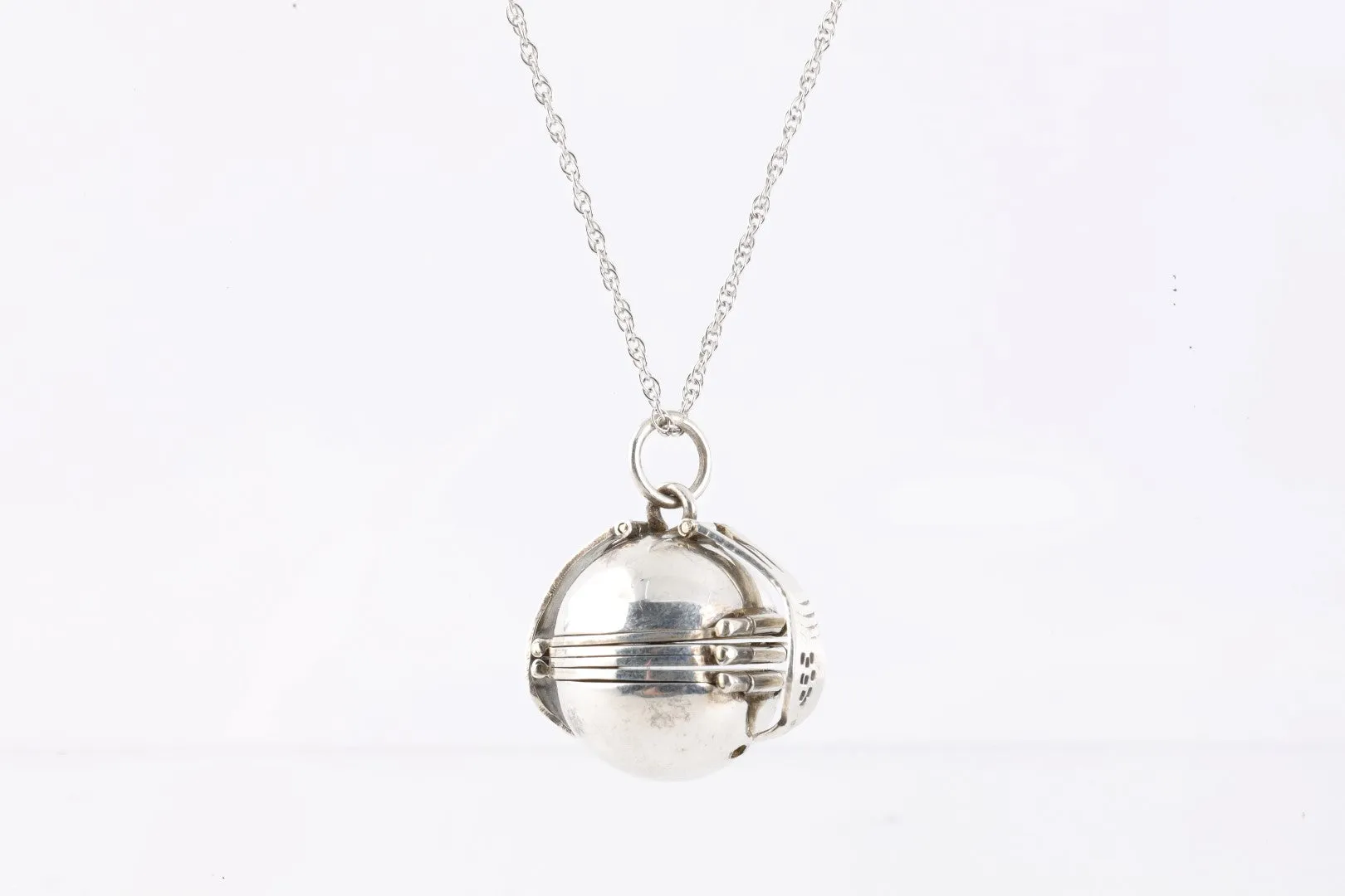 24" 925 Silver Photo Ball Pendant (14.28g.)