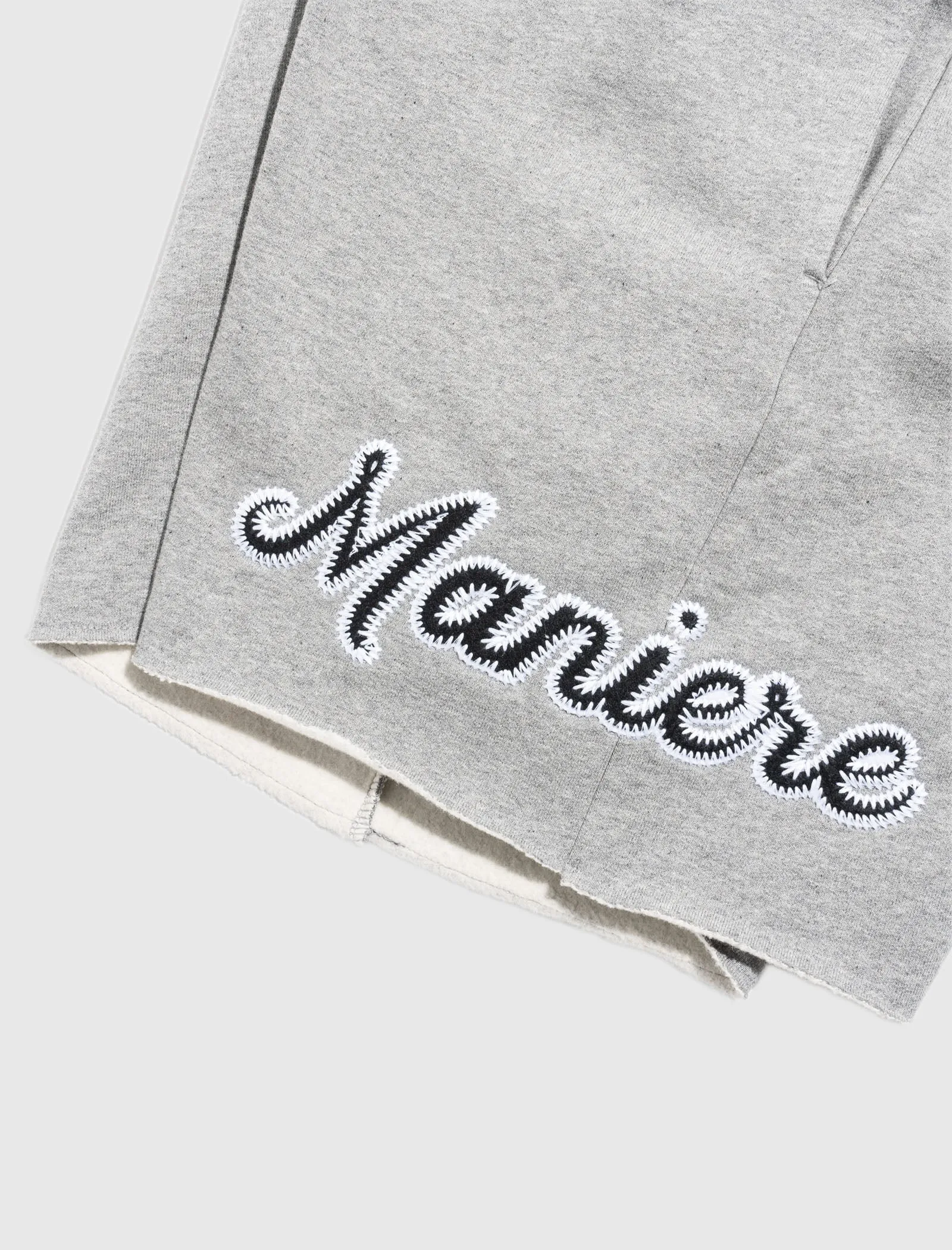 AMM CURSIVE SWEATSHORT