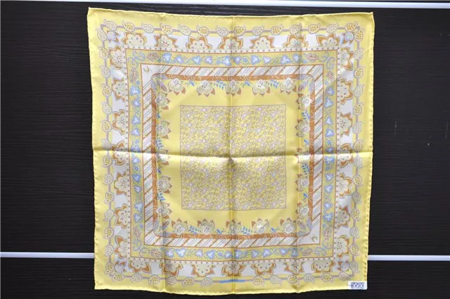 Auth HERMES Petit Carre 40 Scarf Handkerchief "Chasse en INDE" Silk Yellow 7622D