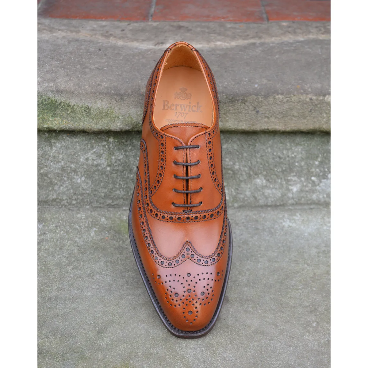 Berwick 1707 Brogue (5215) - Tan