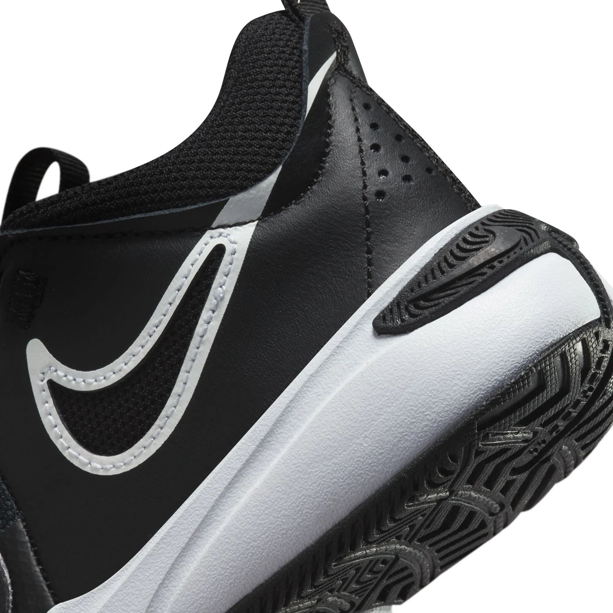 Boys' Nike Kids Team Hustle D 11 Basketball Shoes