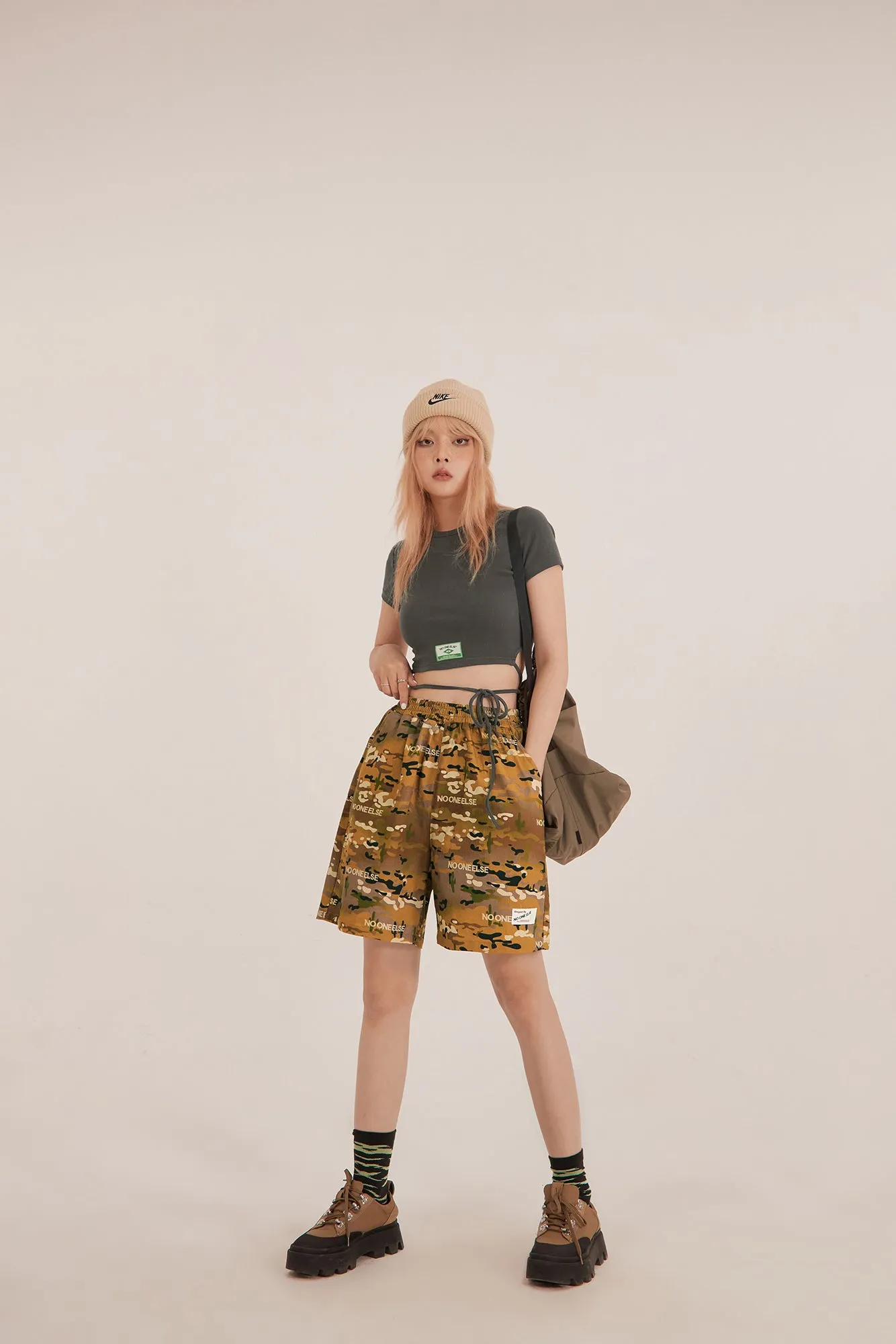 Cameo Print Bermuda Wide Shorts