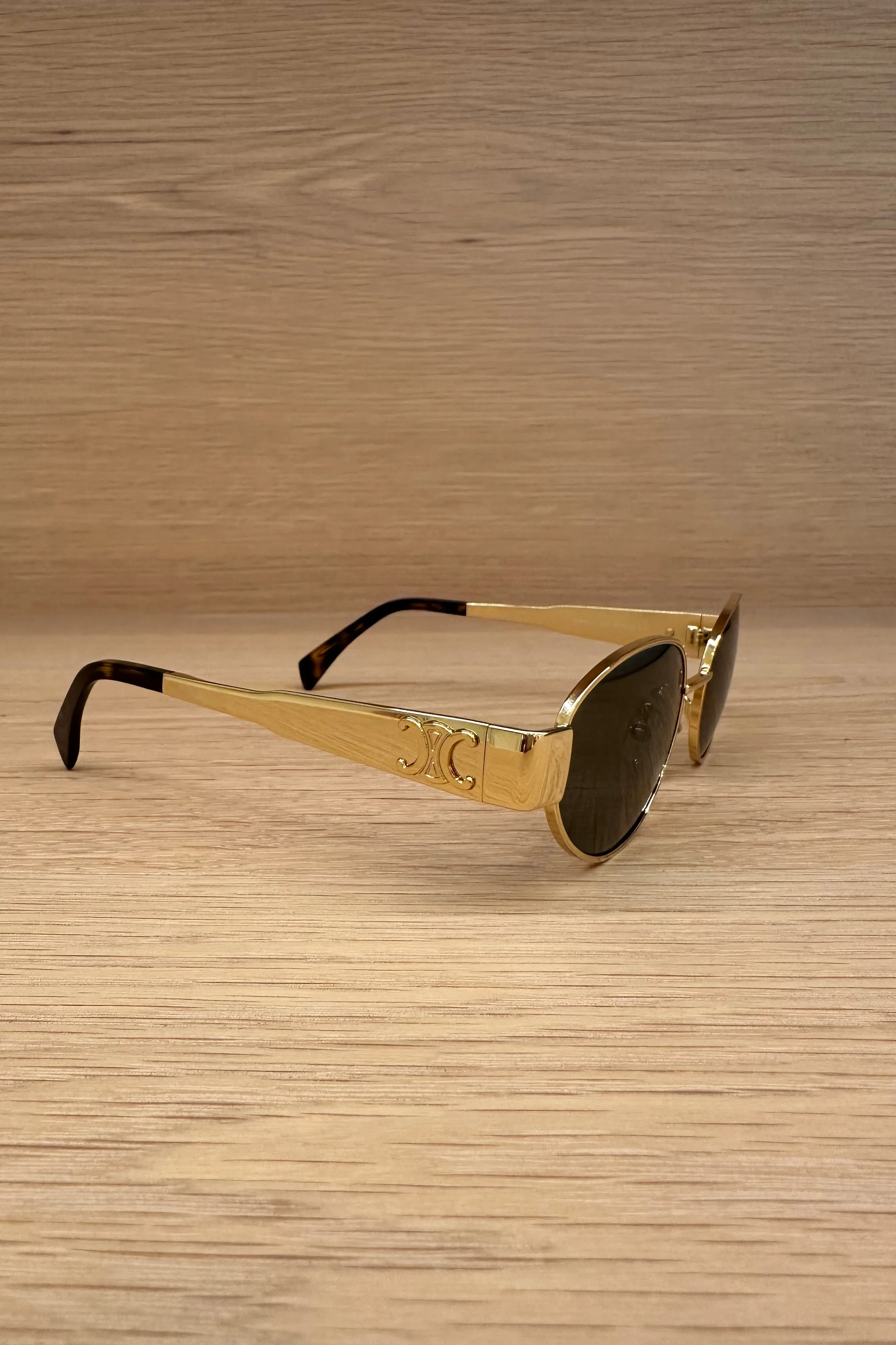 CELINE TRIOMPHE OVAL METAL 01 SUNGLASSES IN GOLD CL40235U