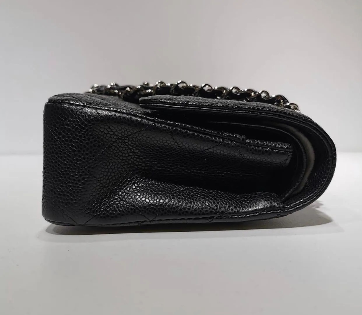 Classic Double Flap Caviar M/L in Black SHW