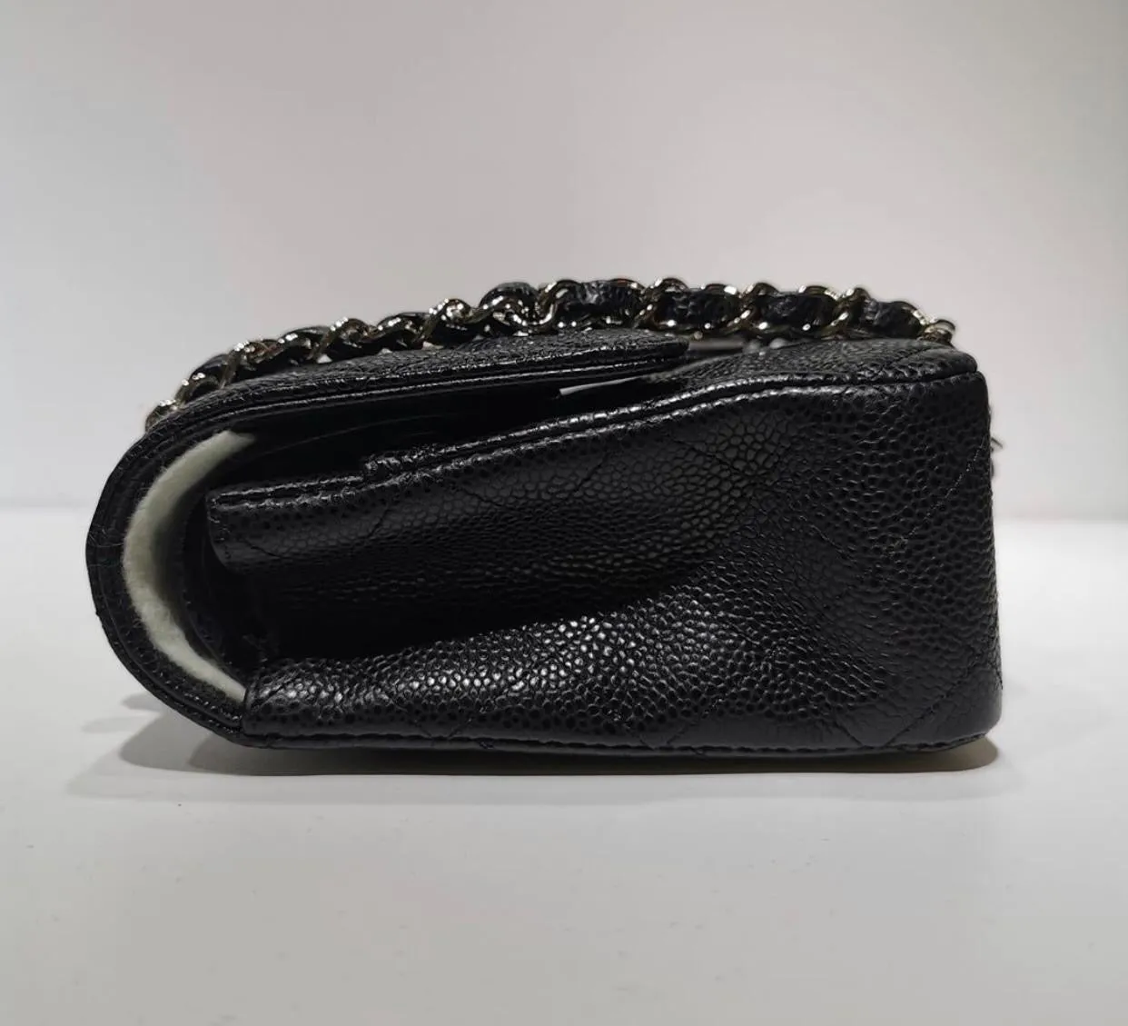 Classic Double Flap Caviar M/L in Black SHW