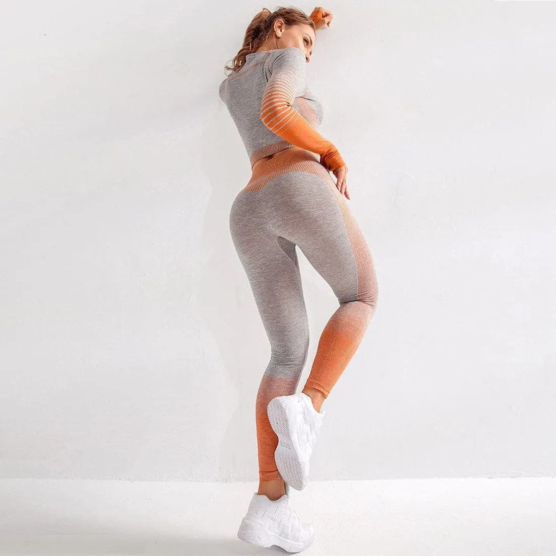 Conjunto deportivo de color gris con efecto ombre