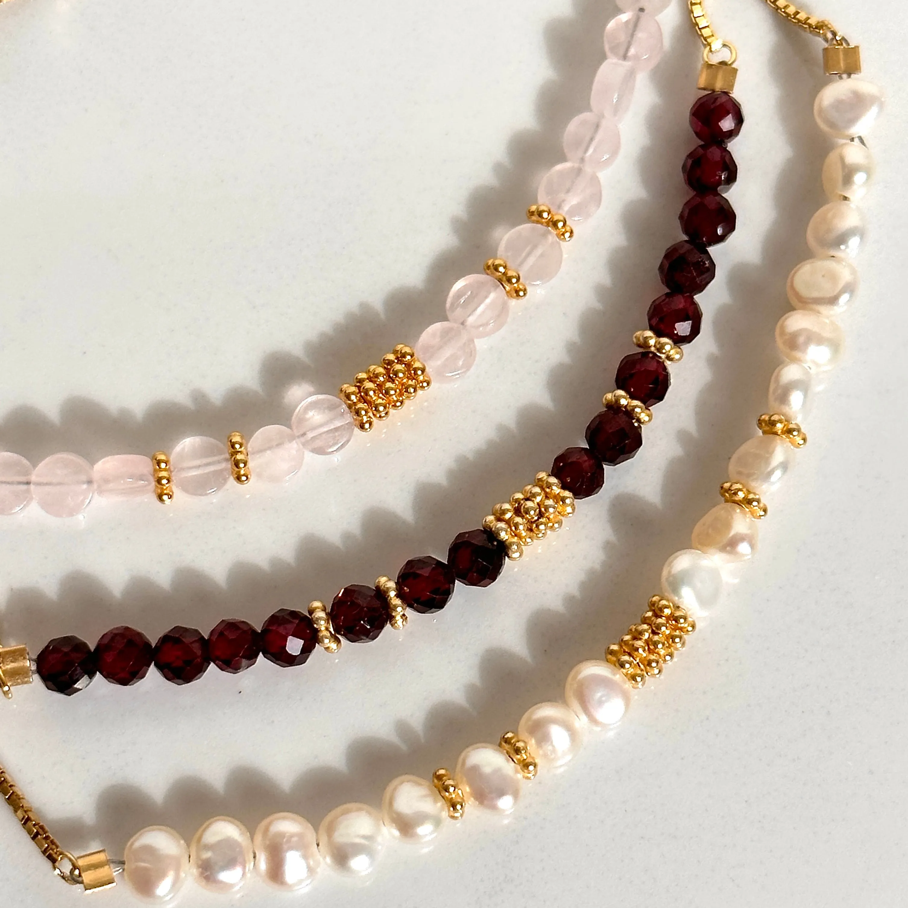 GARNET KISMET BRACELET GOLD