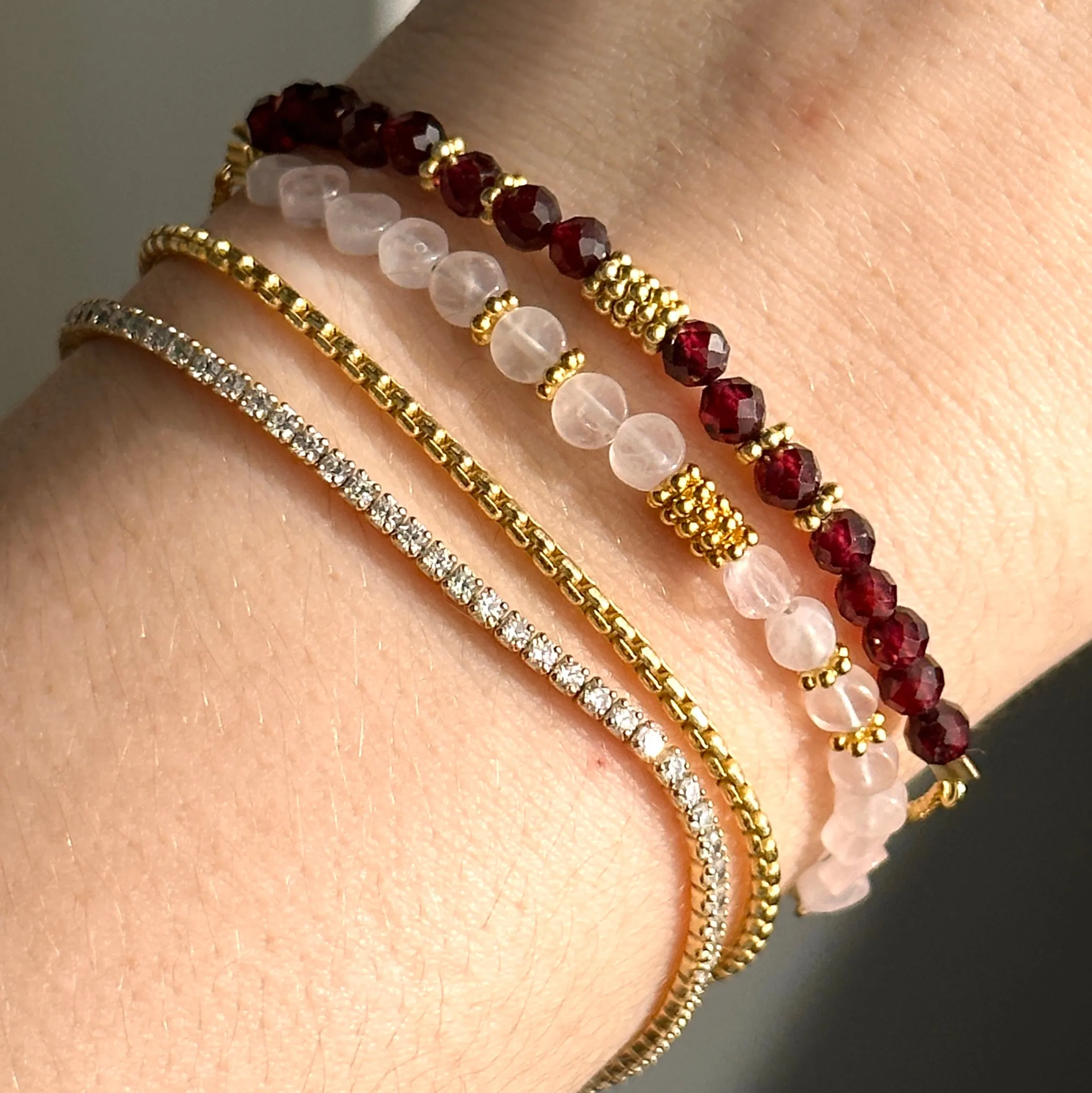 GARNET KISMET BRACELET GOLD