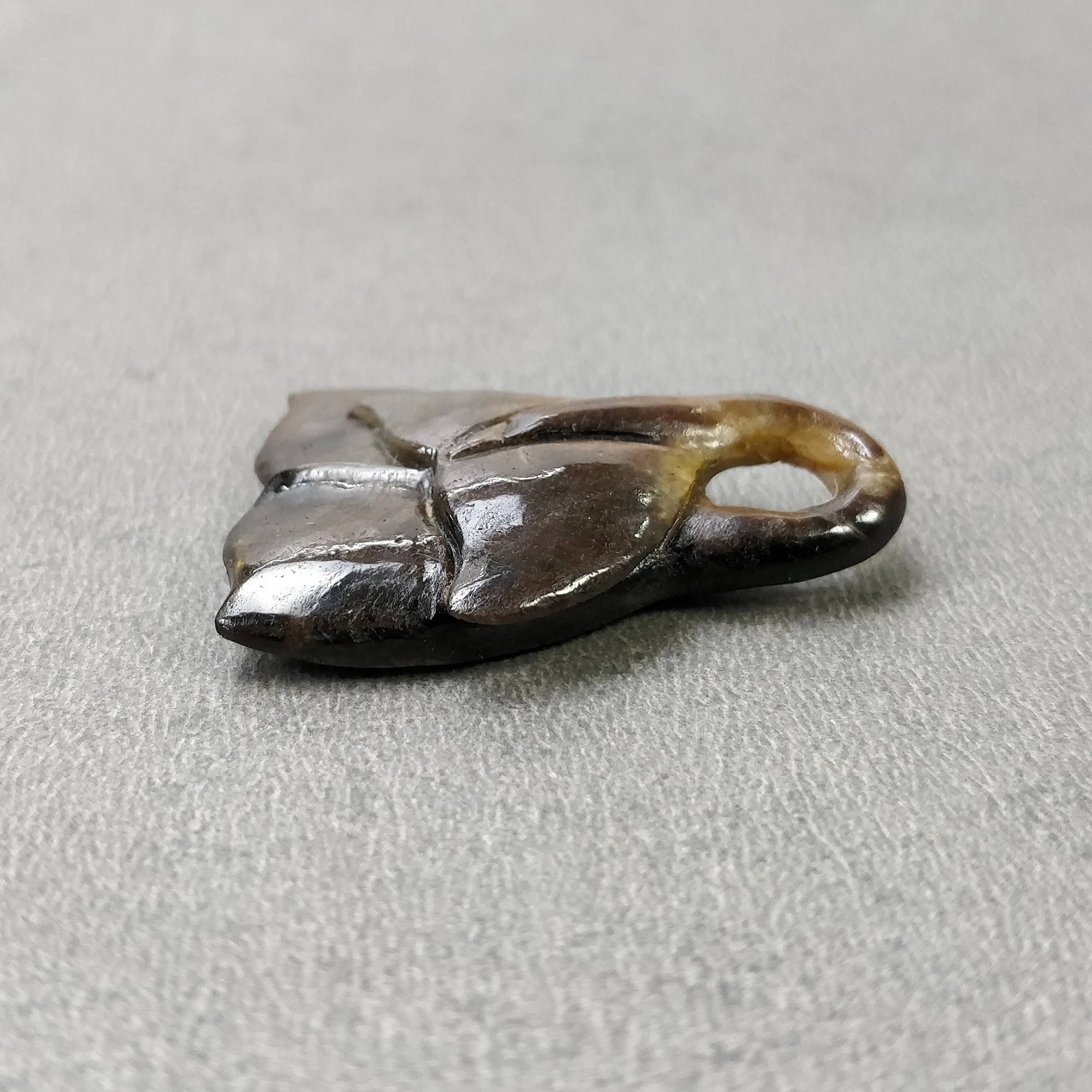 Golden Brown Chocolate Sheen SAPPHIRE Gemstone Carving : 47.00cts Natural Untreated Sapphire Hand Carved 34*28mm (With Video)