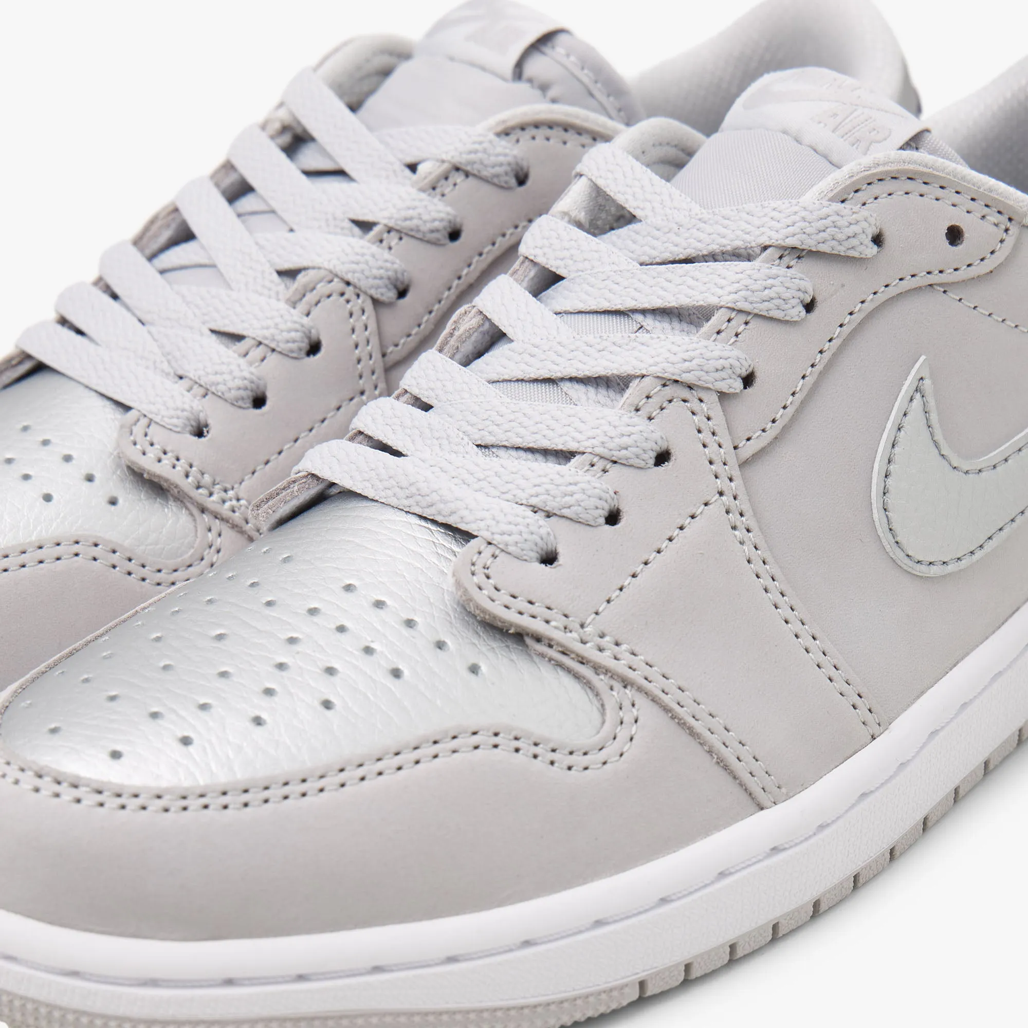 Jordan 1 Retro Low OG Neutral Grey / Metallic Silver - White