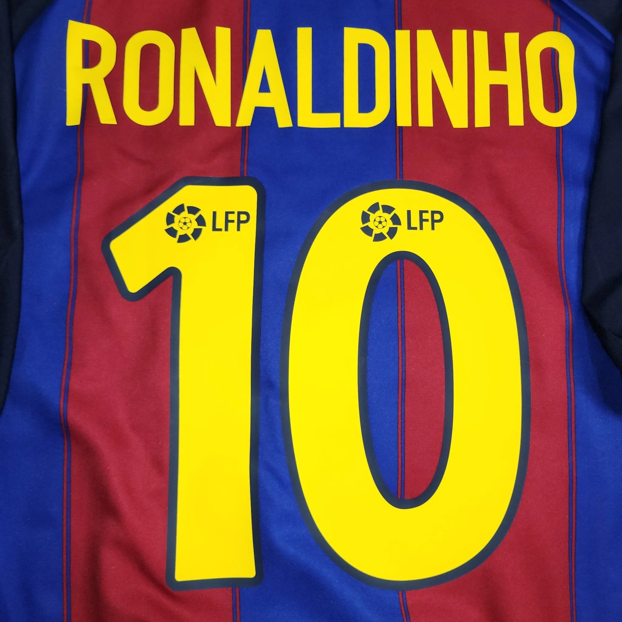 Ronaldinho Barcelona 2003 2004 DEBUT SEASON Soccer Jersey Shirt L SKU# 112586